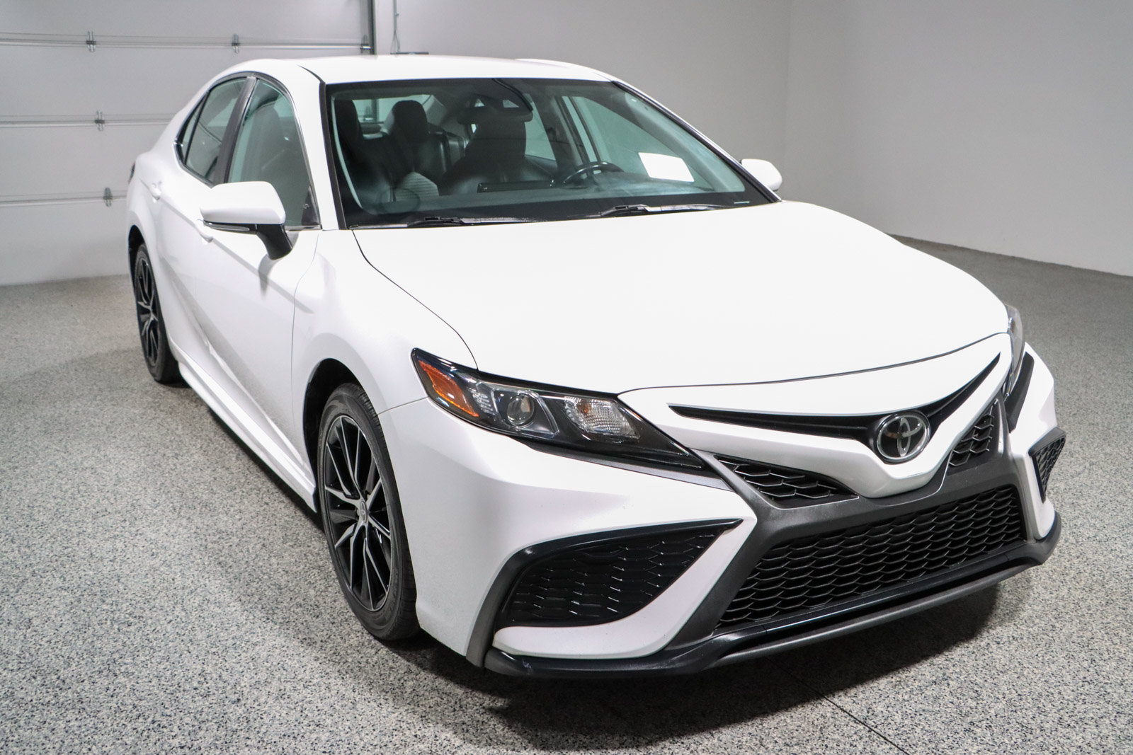 Used 2022 Toyota Camry SE FWD image 5