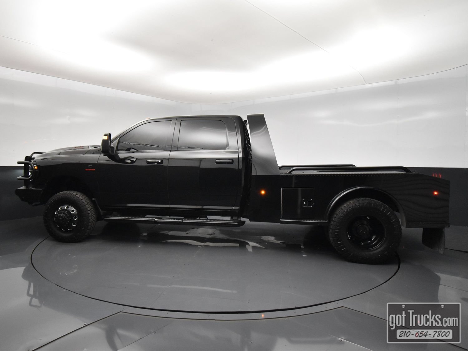 Used 2025 RAM 3500 Laramie w/ Night Edition AWD/4WD image 3