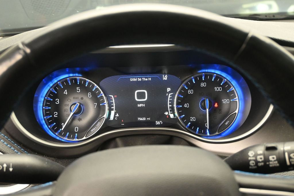 Used 2021 Chrysler Pacifica Touring-L w/ Uconnect Theater Family Group FWD image 12