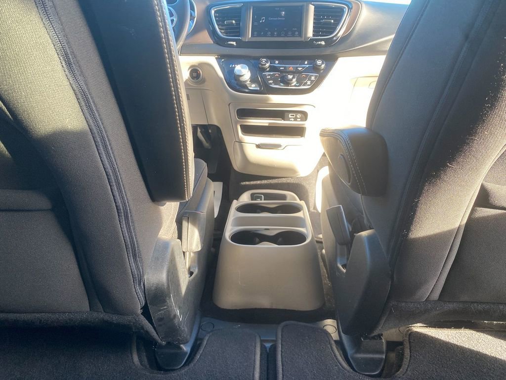 Used 2020 Chrysler Voyager LX image 28