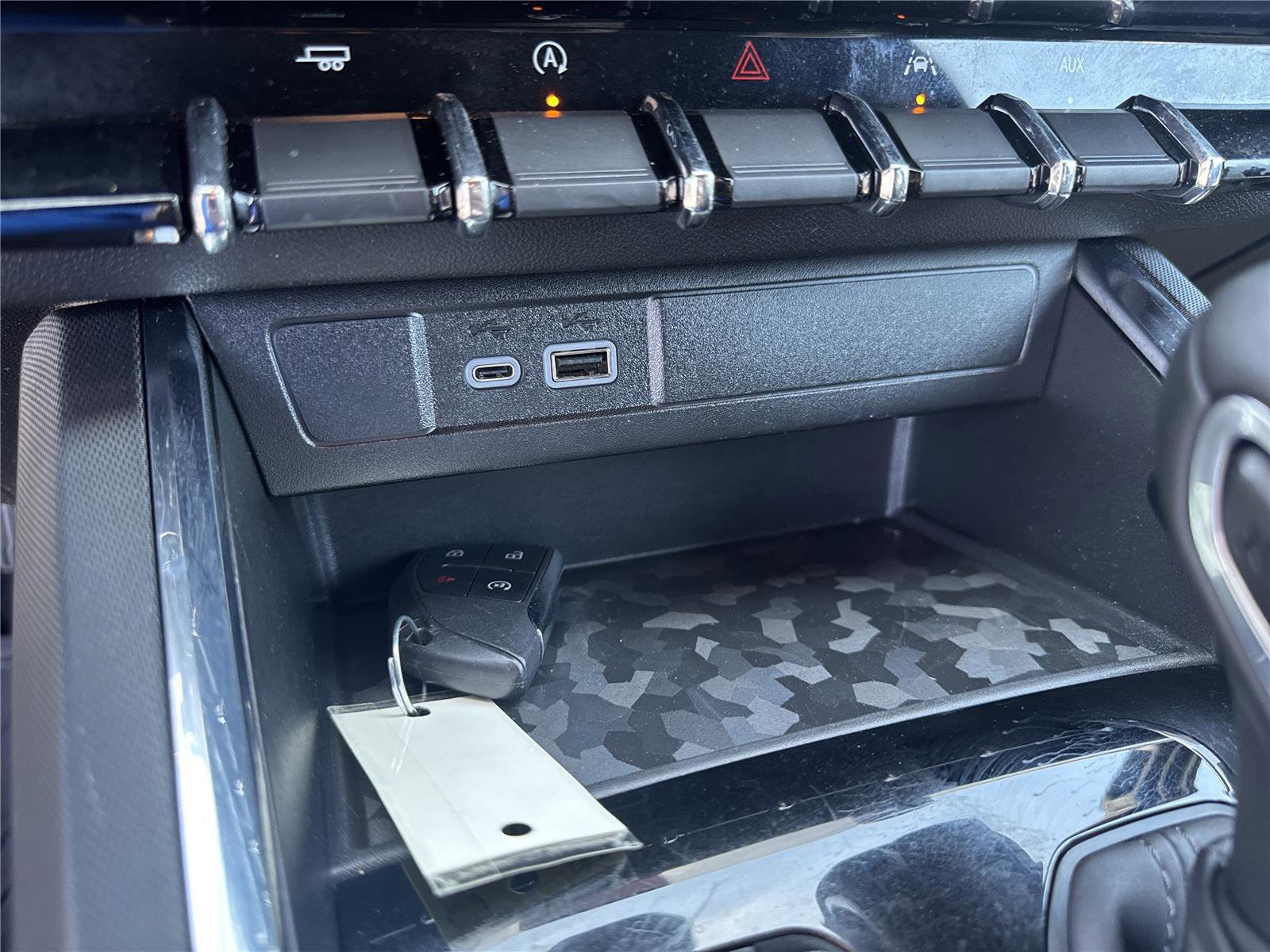 Used 2024 GMC Canyon Elevation w/ Elevation Premium Package RWD image 25