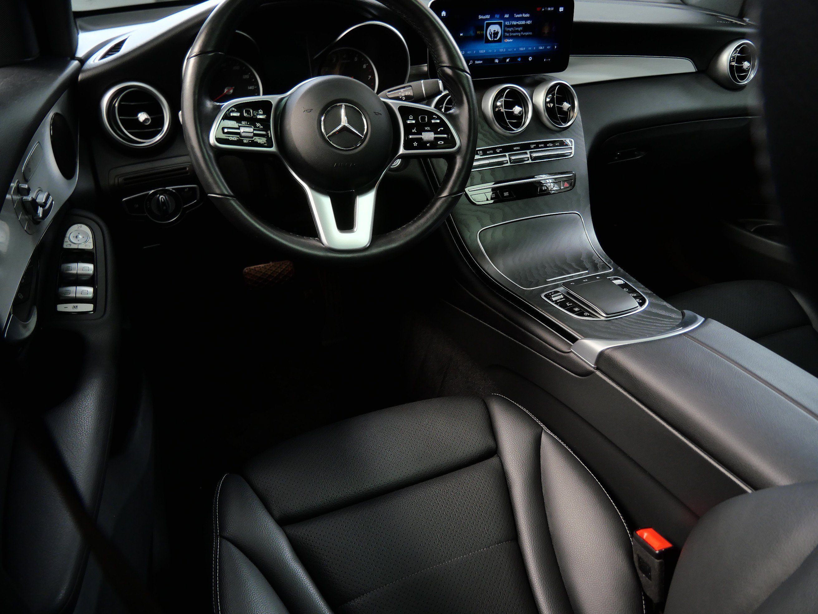 Used 2022 Mercedes-Benz GLC 300 4MATIC image 2