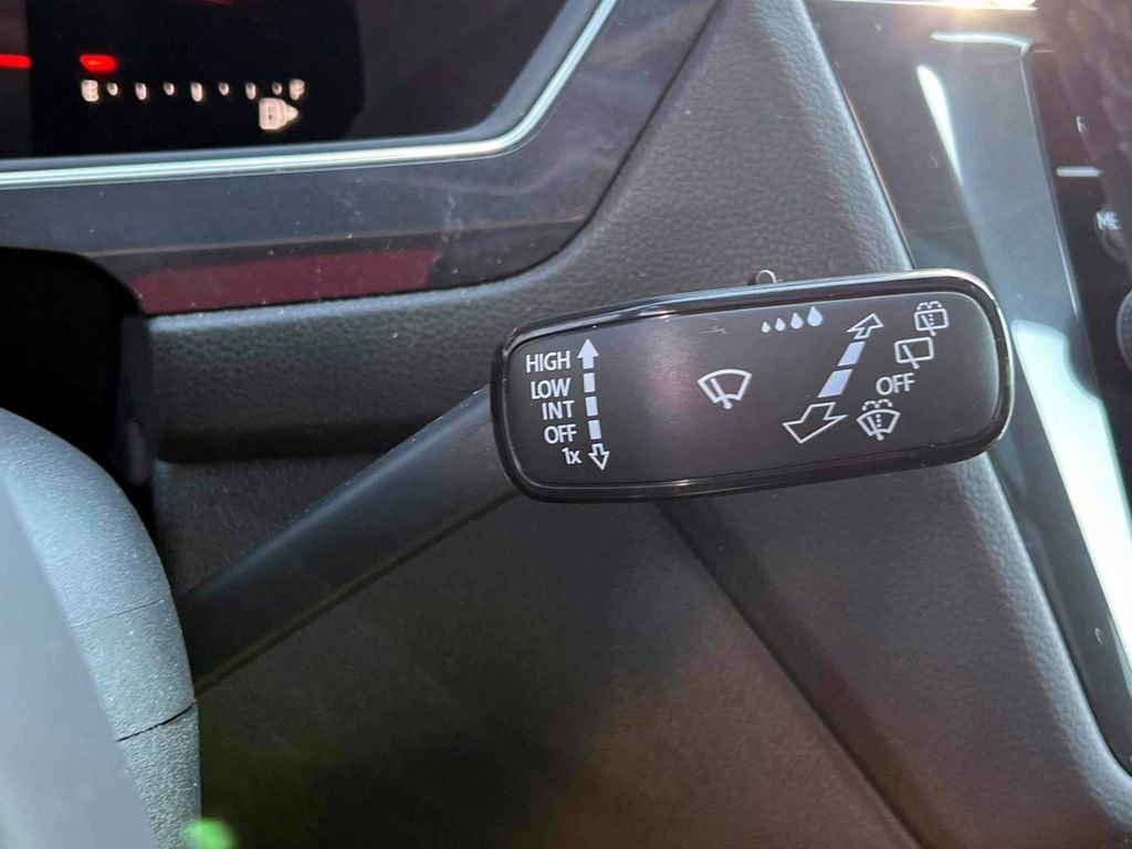 Used 2022 Volkswagen Tiguan SE R-Line image 25