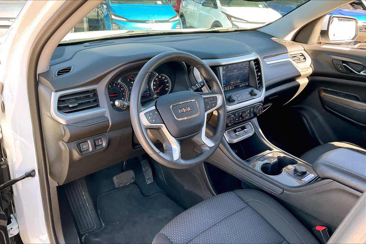 Used 2023 GMC Acadia SLE FWD image 17