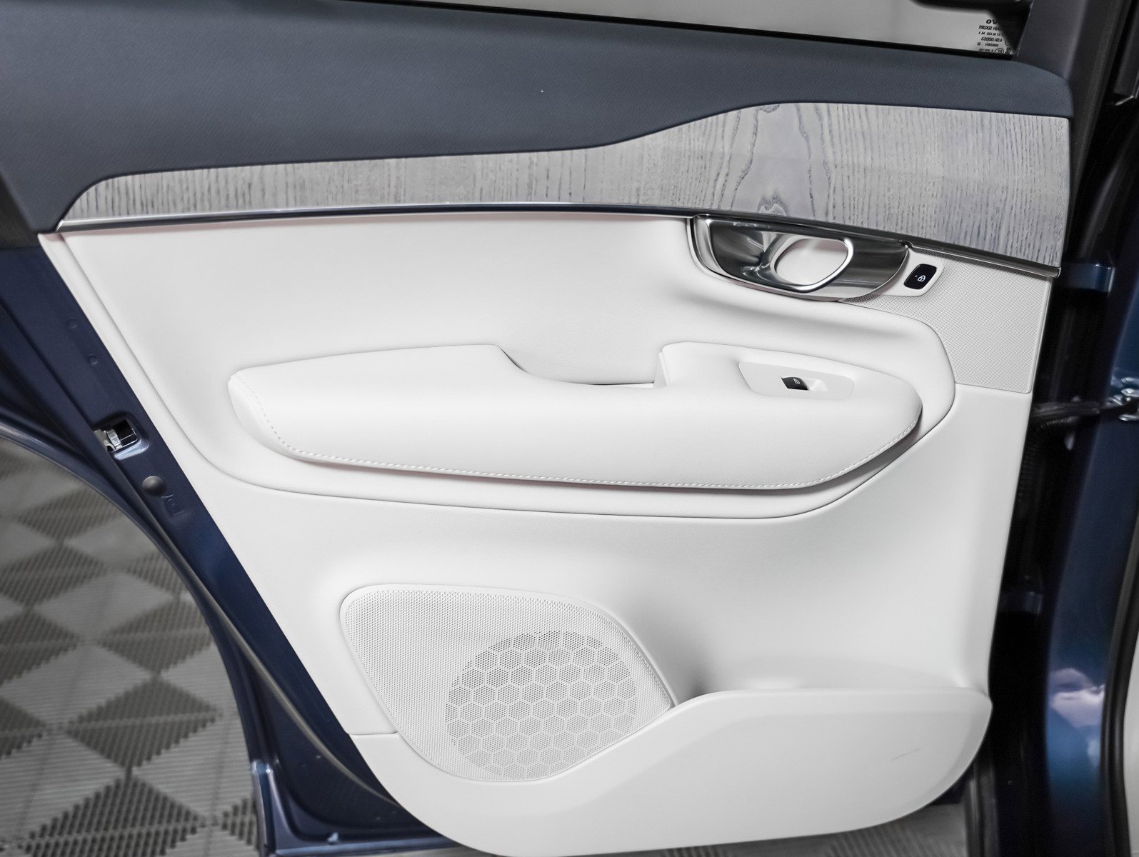 Used 2023 Volvo XC90 T8 Plus image 26