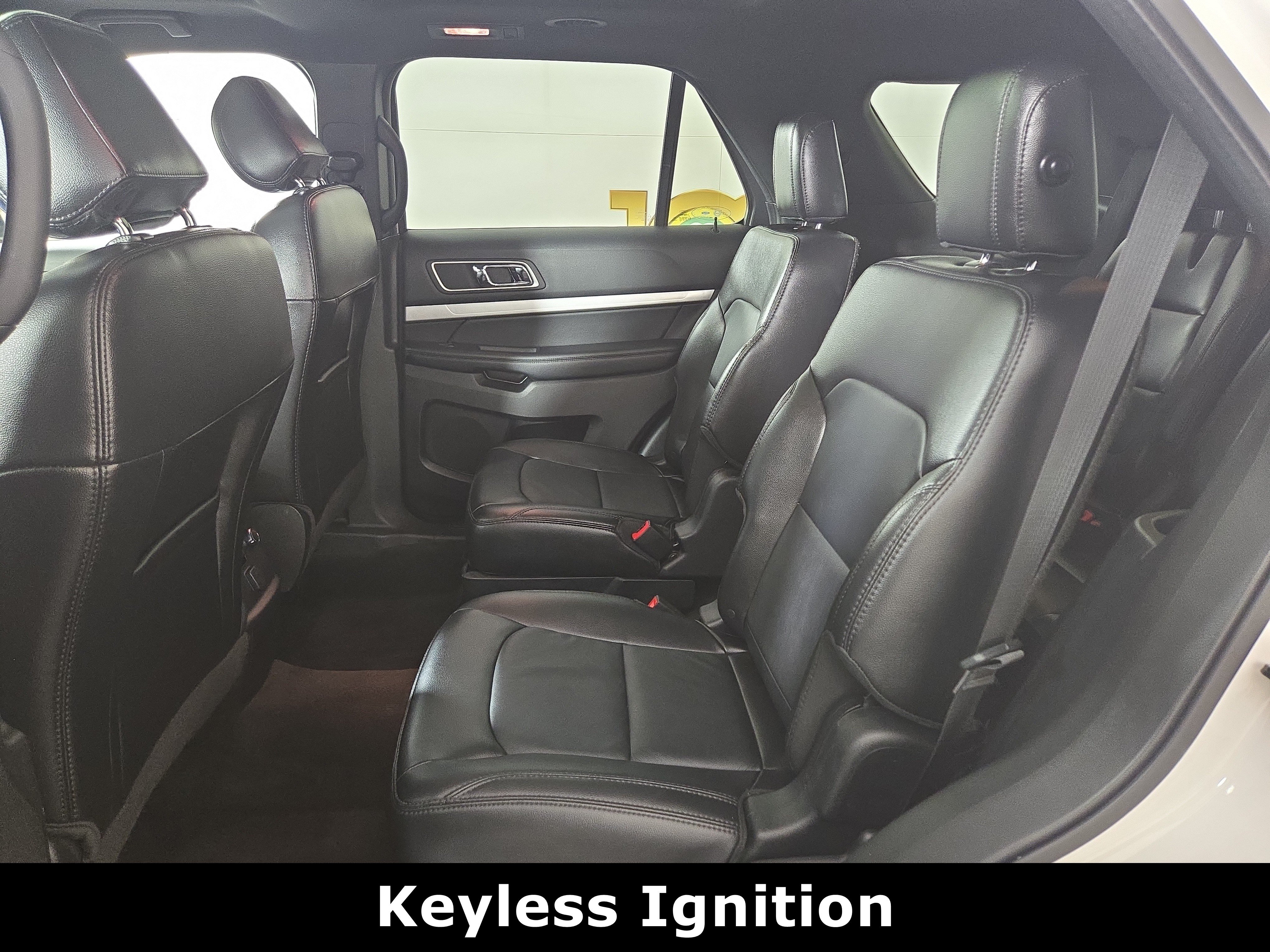Used 2017 Ford Explorer XLT w/ Equipment Group 202A AWD/4WD image 12
