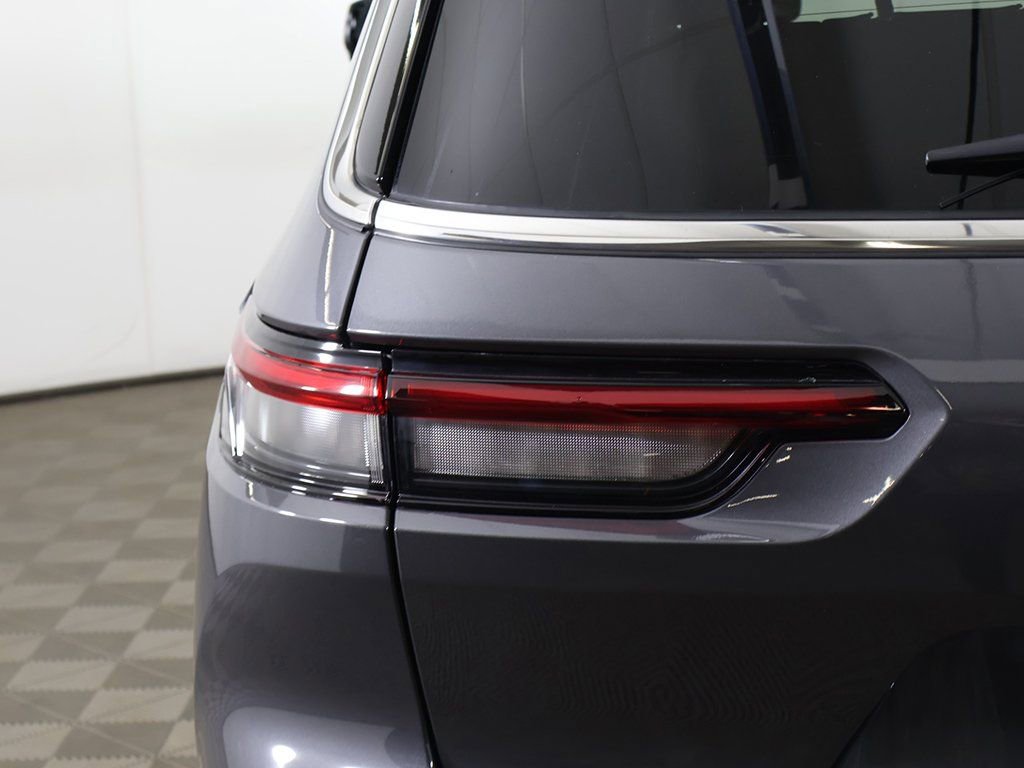 Used 2023 Jeep Grand Cherokee L Limited image 18