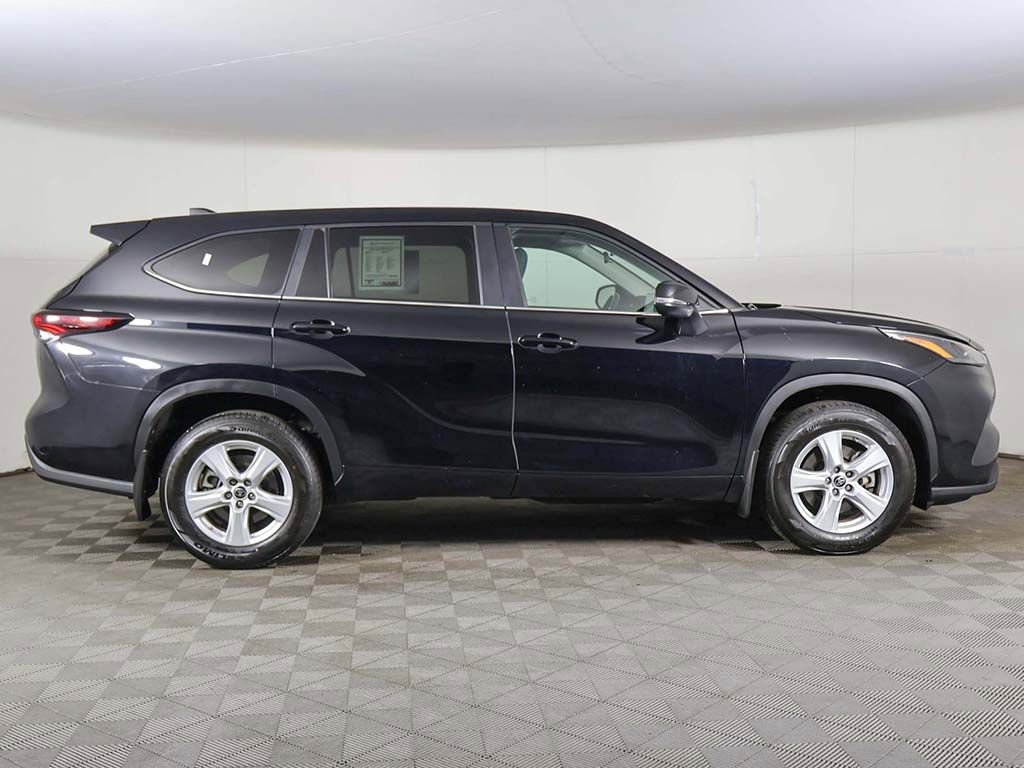 Used 2024 Toyota Highlander LE image 17