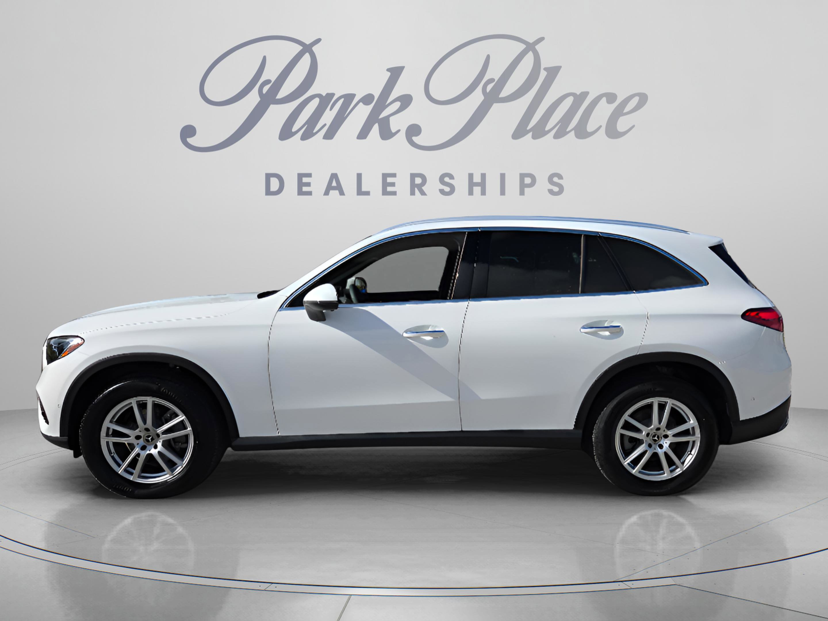 Certified 2025 Mercedes-Benz GLC 300 image 2