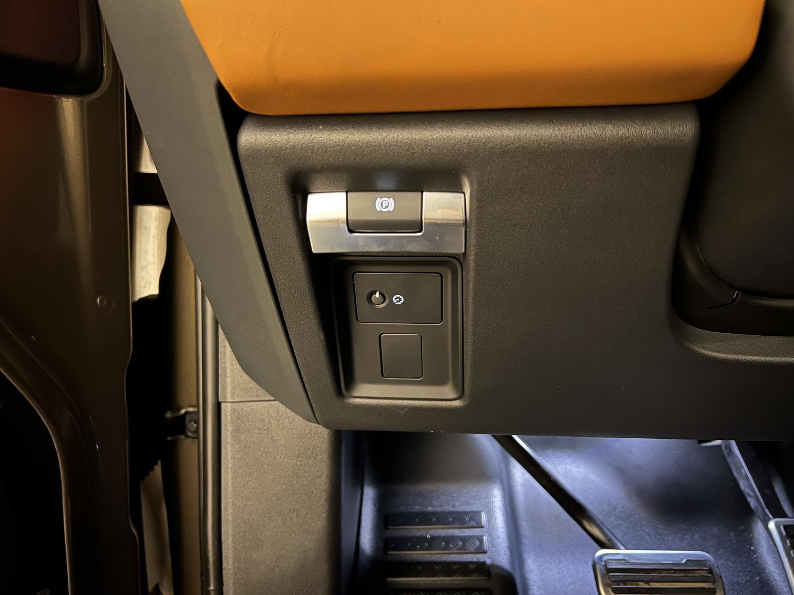 Used 2023 Land Rover Defender 90 X image 14