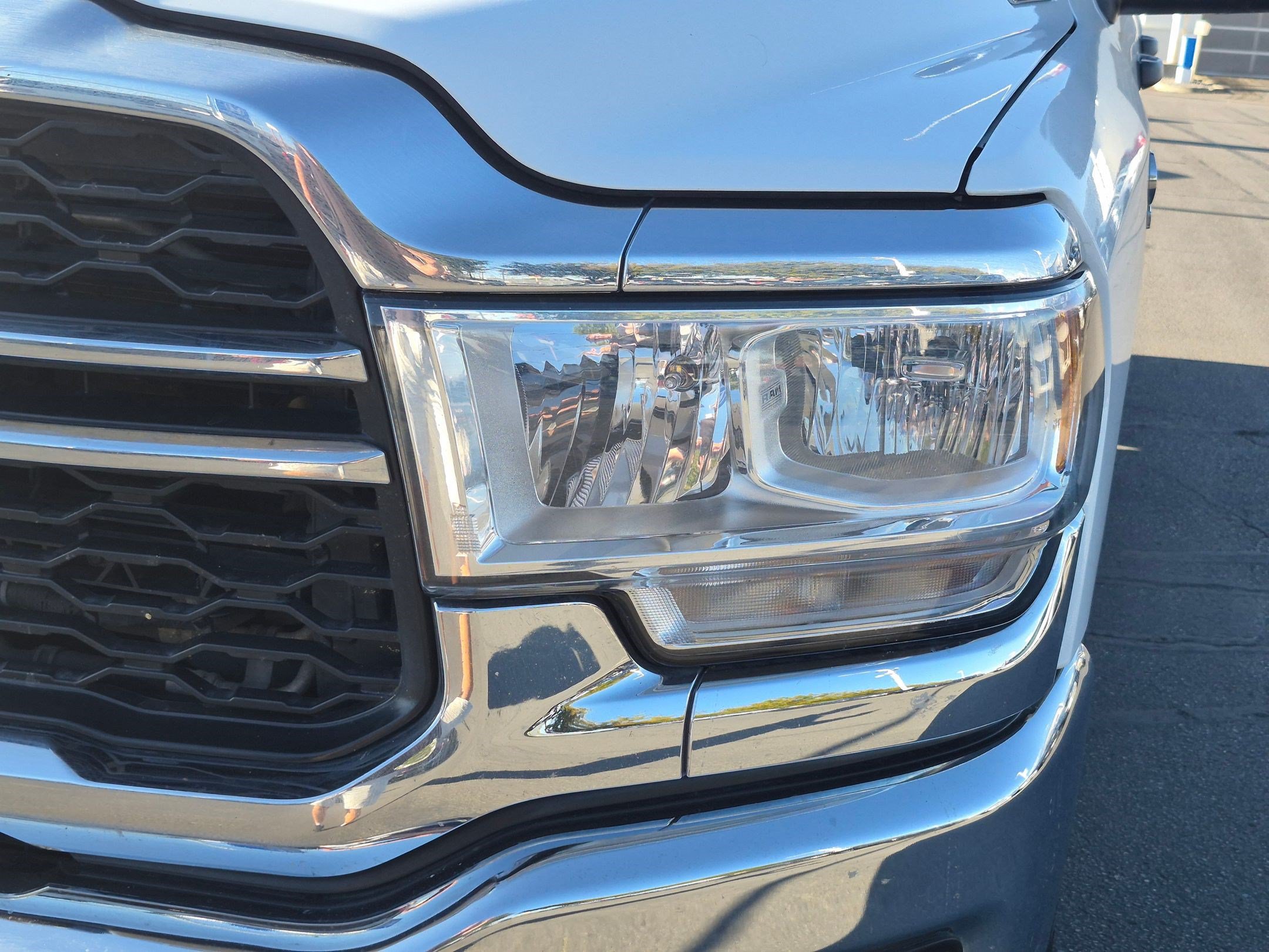 Used 2024 RAM 3500 Tradesman w/ Chrome Appearance Group AWD/4WD image 12