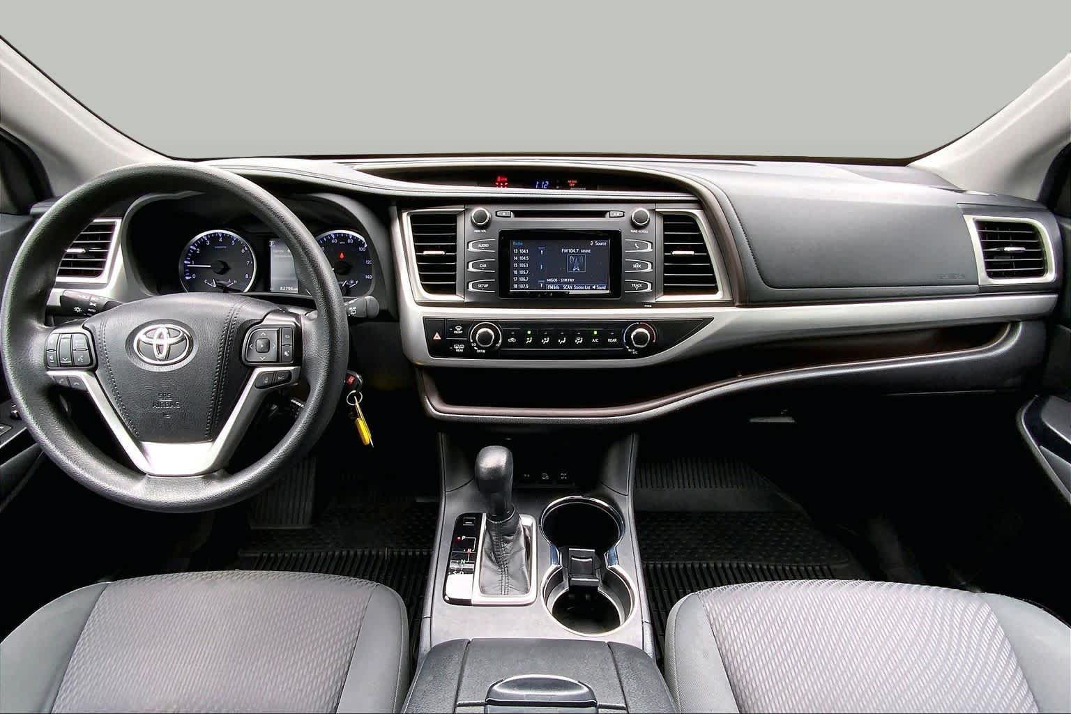 Used 2019 Toyota Highlander LE AWD/4WD image 16