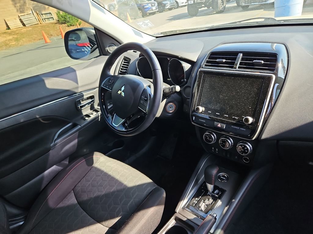 Used 2025 Mitsubishi Outlander Sport LE image 10