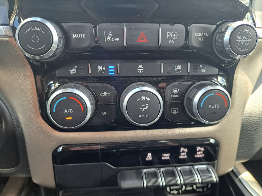 Used 2019 RAM 1500 Laramie AWD/4WD image 14