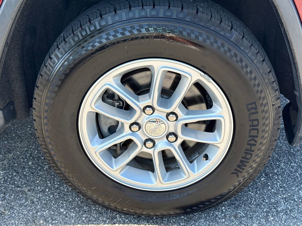 Used 2018 Jeep Grand Cherokee Laredo image 12