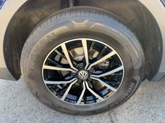 Used 2021 Volkswagen Tiguan SE w/ Panoramic Sunroof Package image 15