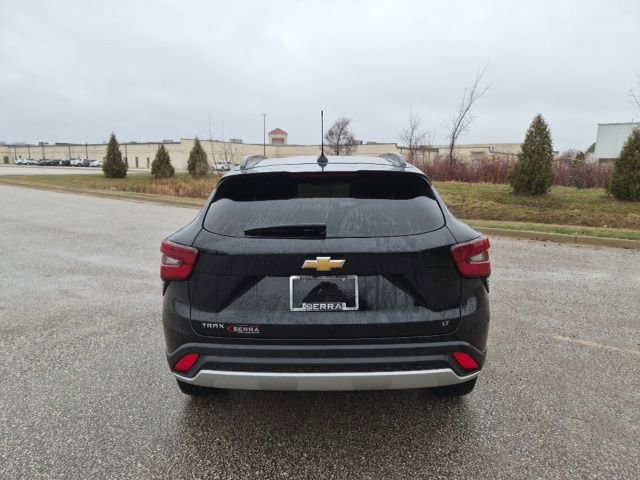 Used 2025 Chevrolet Trax LT w/ Driver Confidence Package image 6