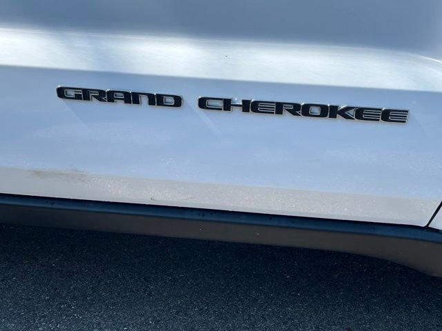 Used 2019 Jeep Grand Cherokee Laredo AWD/4WD image 28
