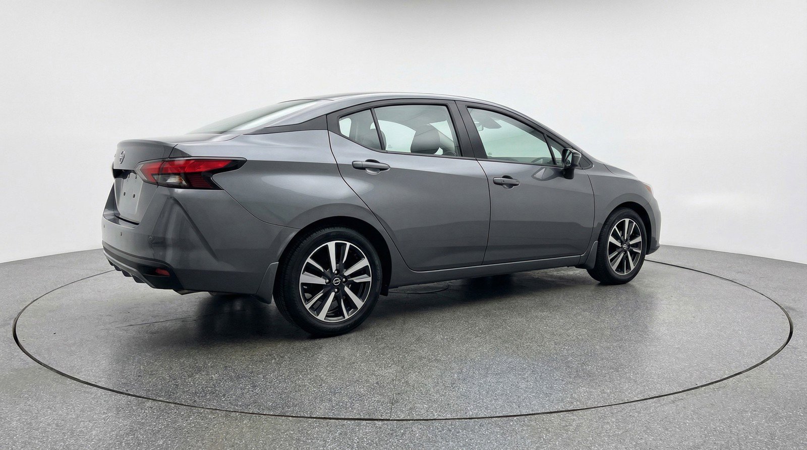 Used 2025 Nissan Versa SV image 9