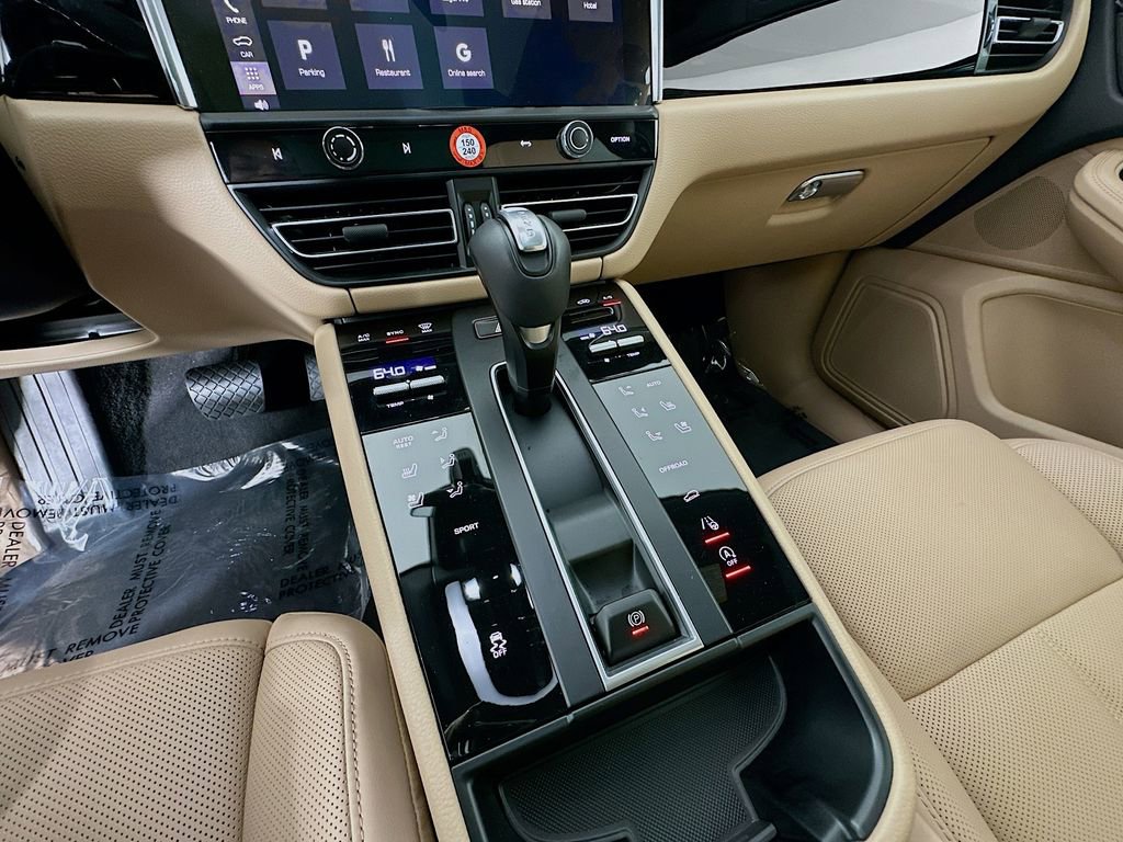 Used 2025 Porsche Macan image 19