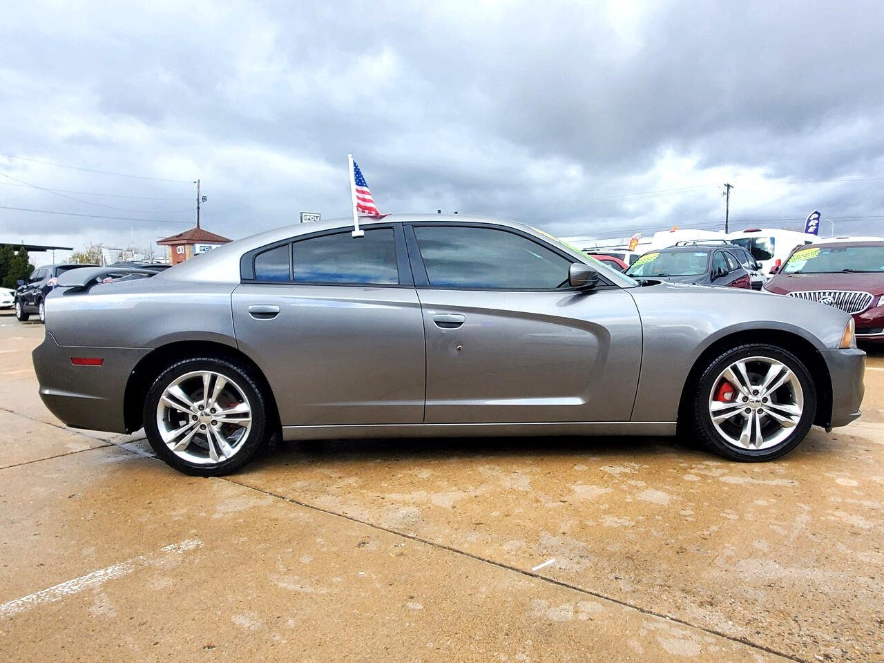 Used 2011 Dodge Charger SE RWD image 4