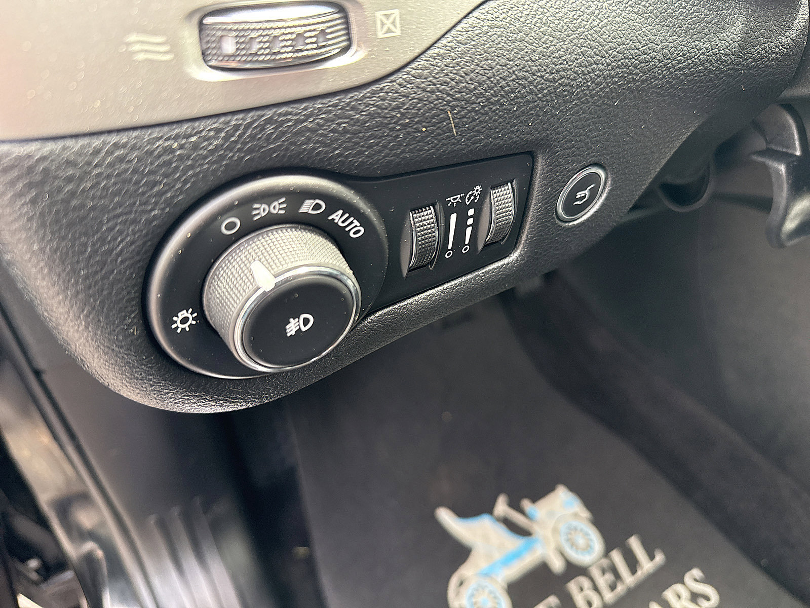 Used 2016 Jeep Cherokee Overland w/ Technology Group AWD/4WD image 37