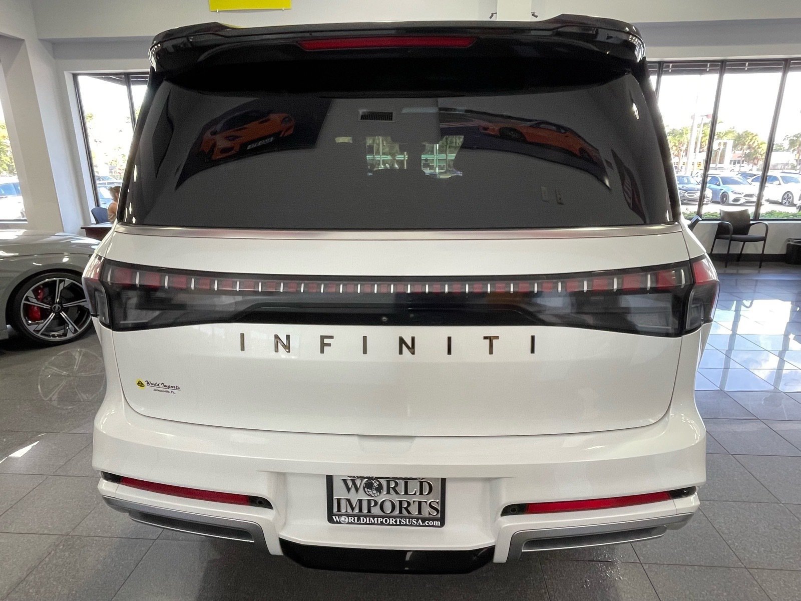 Used 2025 INFINITI QX80 Sensory AWD/4WD image 4
