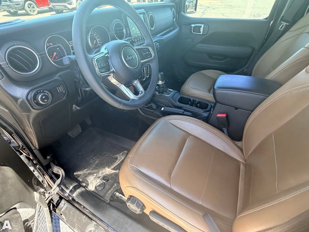Used 2023 Jeep Gladiator Overland w/ LED Lighting Group AWD/4WD image 14