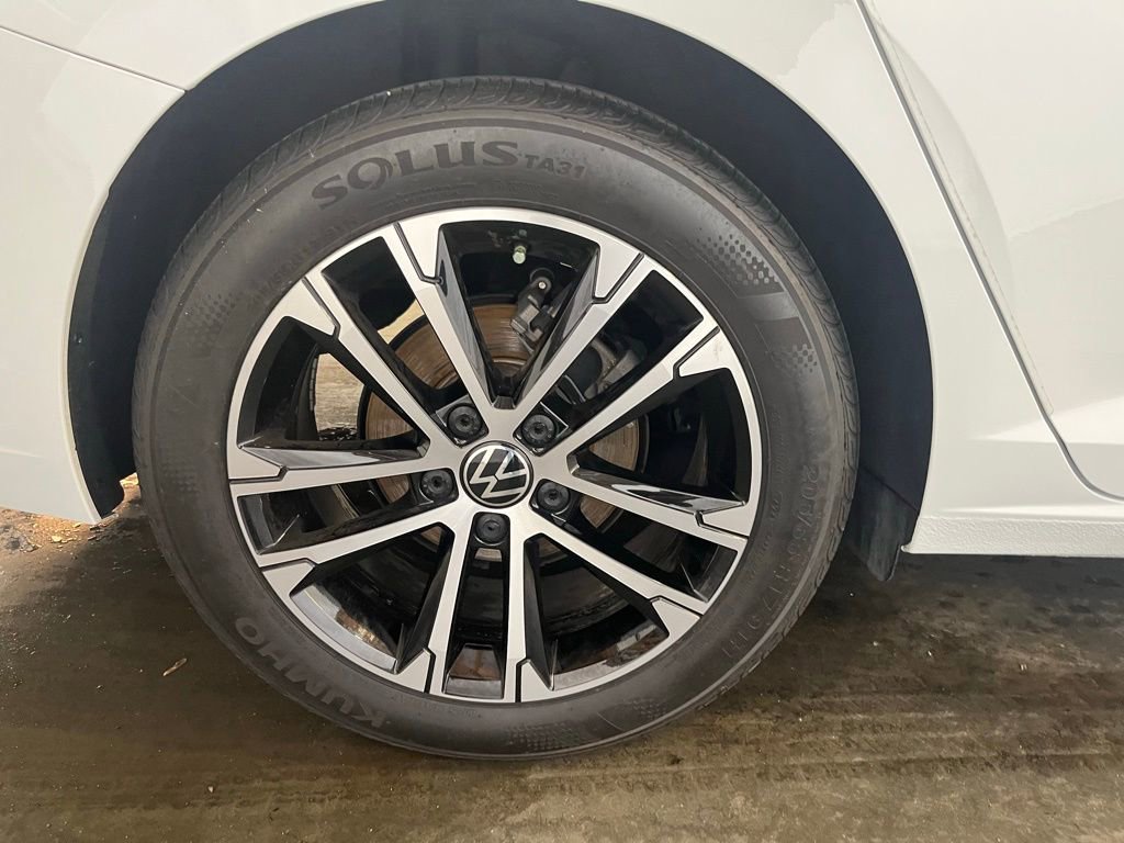 Certified 2024 Volkswagen Jetta Sport image 32