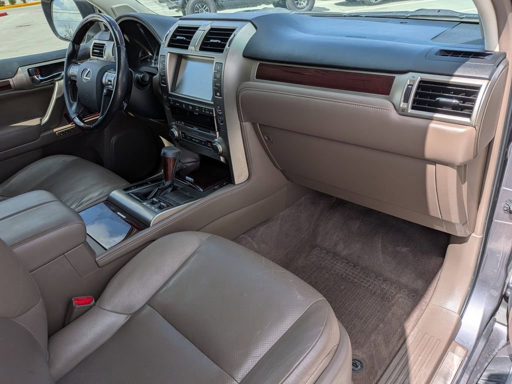 Used 2018 Lexus GX 460 Premium w/ Premium Package image 28