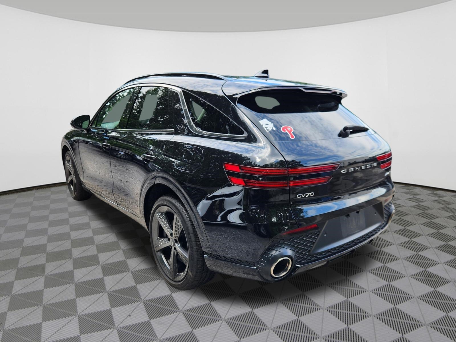 Used 2025 Genesis GV70 3.5T Sport w/ Sport Advanced Package AWD/4WD image 3