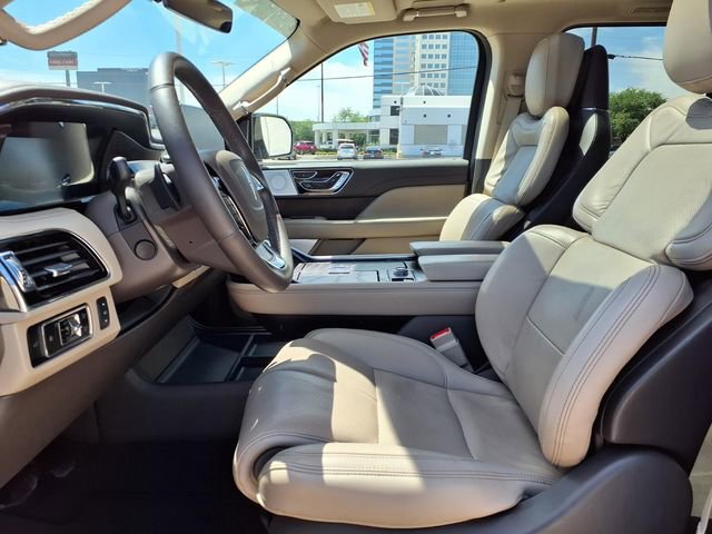 Used 2023 Lincoln Navigator Reserve AWD/4WD image 4