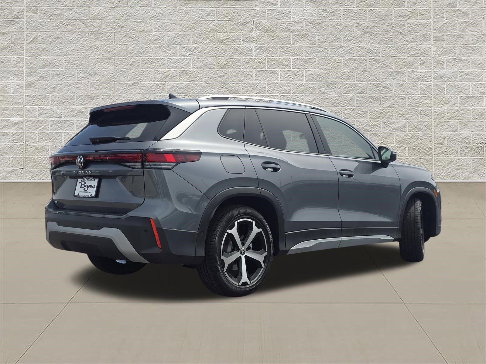 New 2026 Volkswagen Tiguan SE FWD image 7