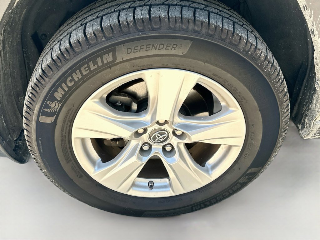 Used 2019 Toyota RAV4 XLE FWD image 30