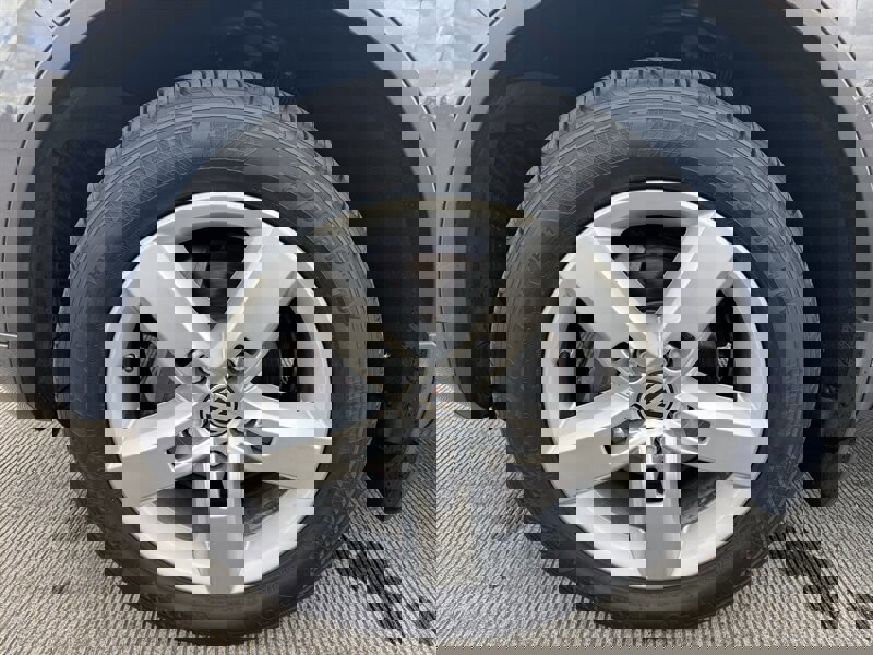 Used 2012 Volkswagen Touareg TDI image 11