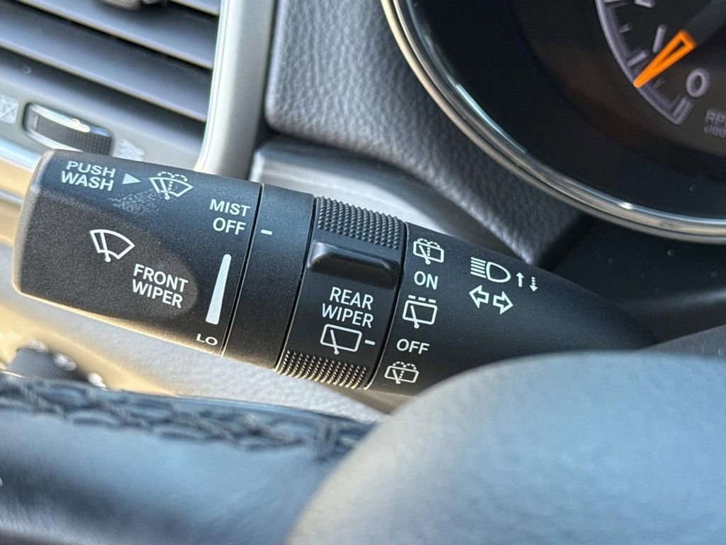 Used 2019 Jeep Grand Cherokee Altitude image 36