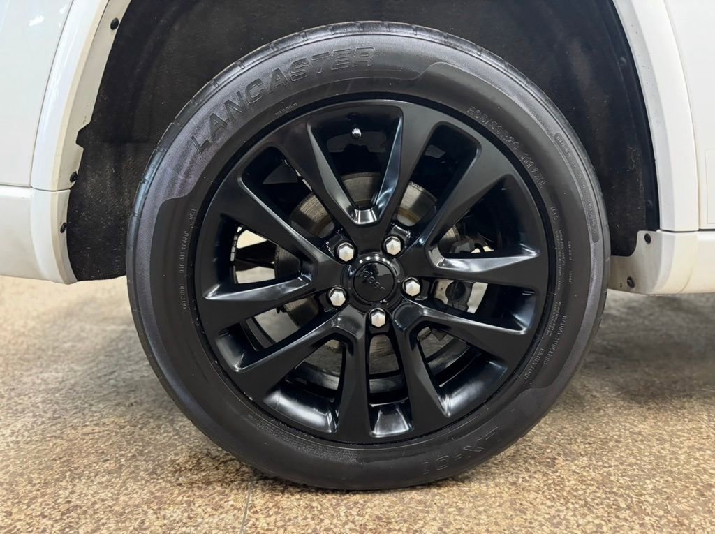 Used 2018 Jeep Grand Cherokee Altitude AWD/4WD image 23