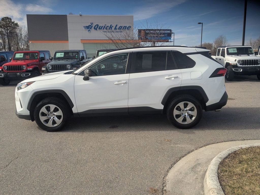 Used 2021 Toyota RAV4 LE image 2