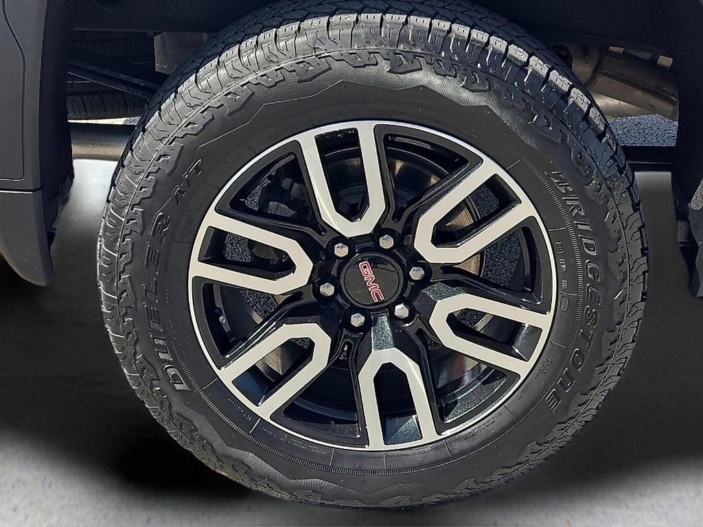 Used 2024 GMC Sierra 1500 AT4 w/ Technology Package image 8