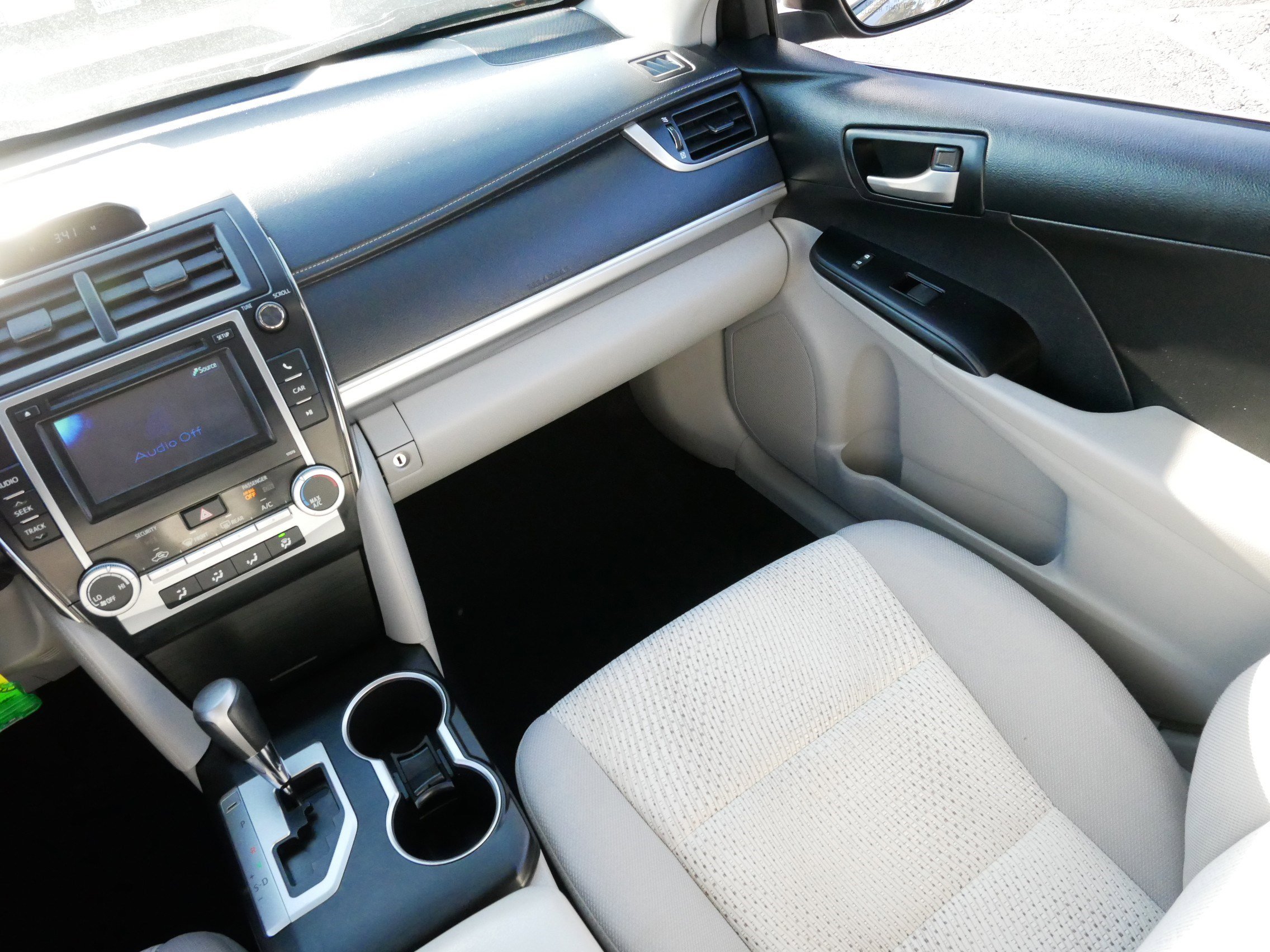 Used 2013 Toyota Camry LE image 11