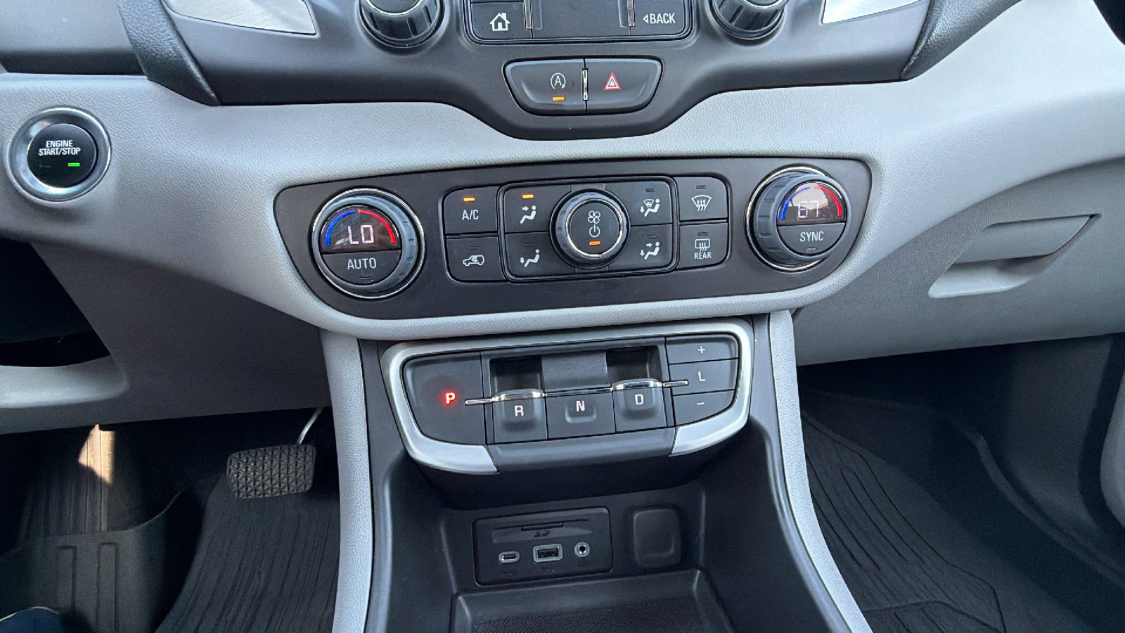 Used 2022 GMC Terrain SLT w/ Infotainment Package II AWD/4WD image 34