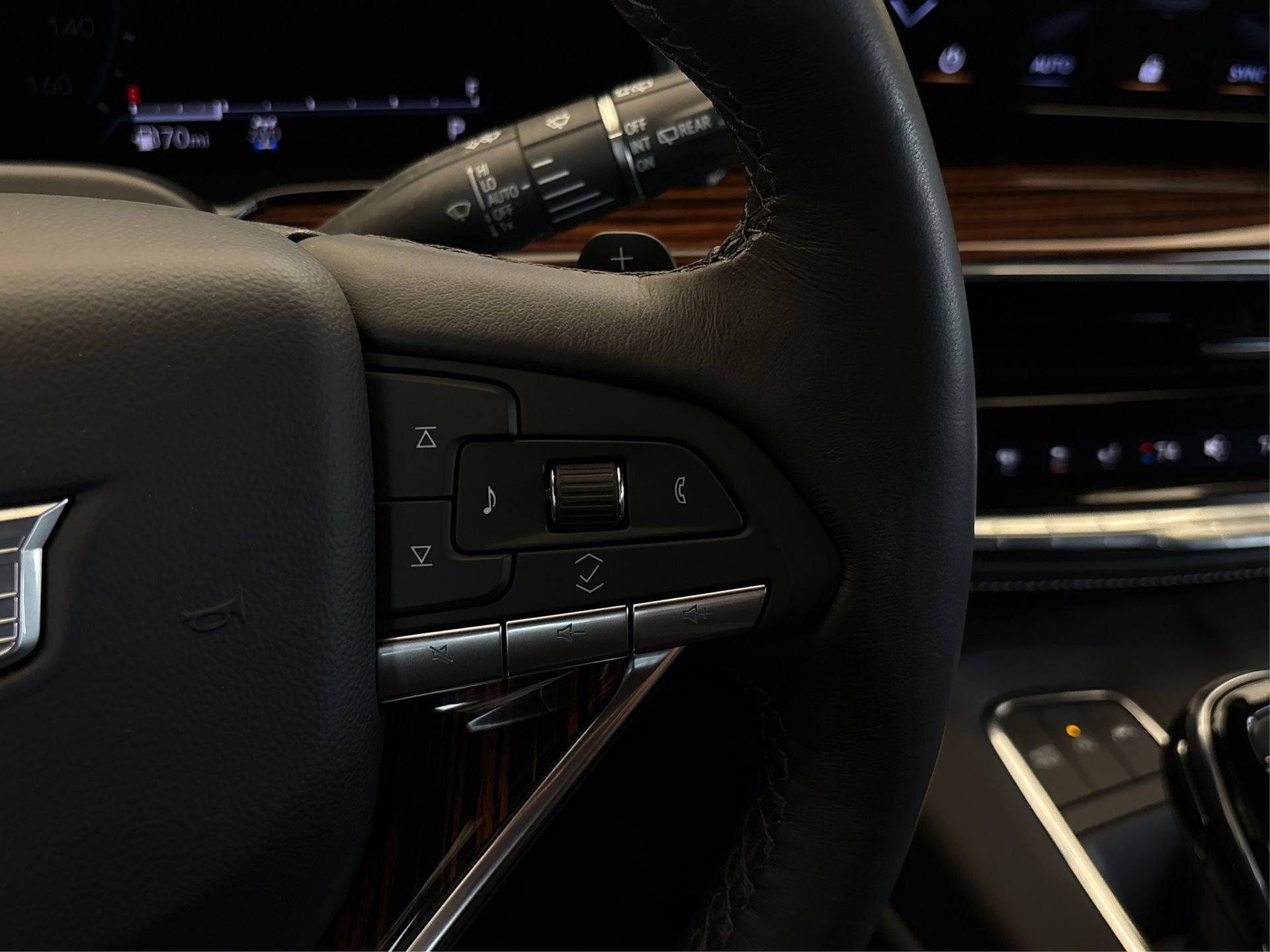 Certified 2024 Cadillac Escalade ESV Premium Luxury image 31