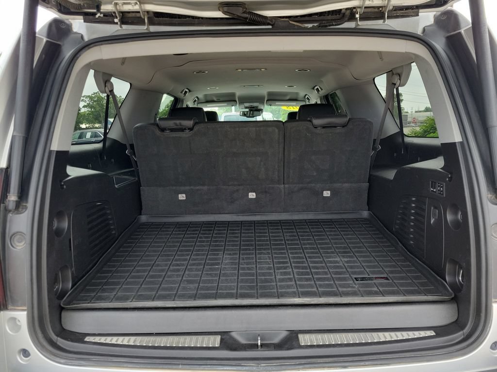 Used 2018 Chevrolet Suburban Premier AWD/4WD image 7