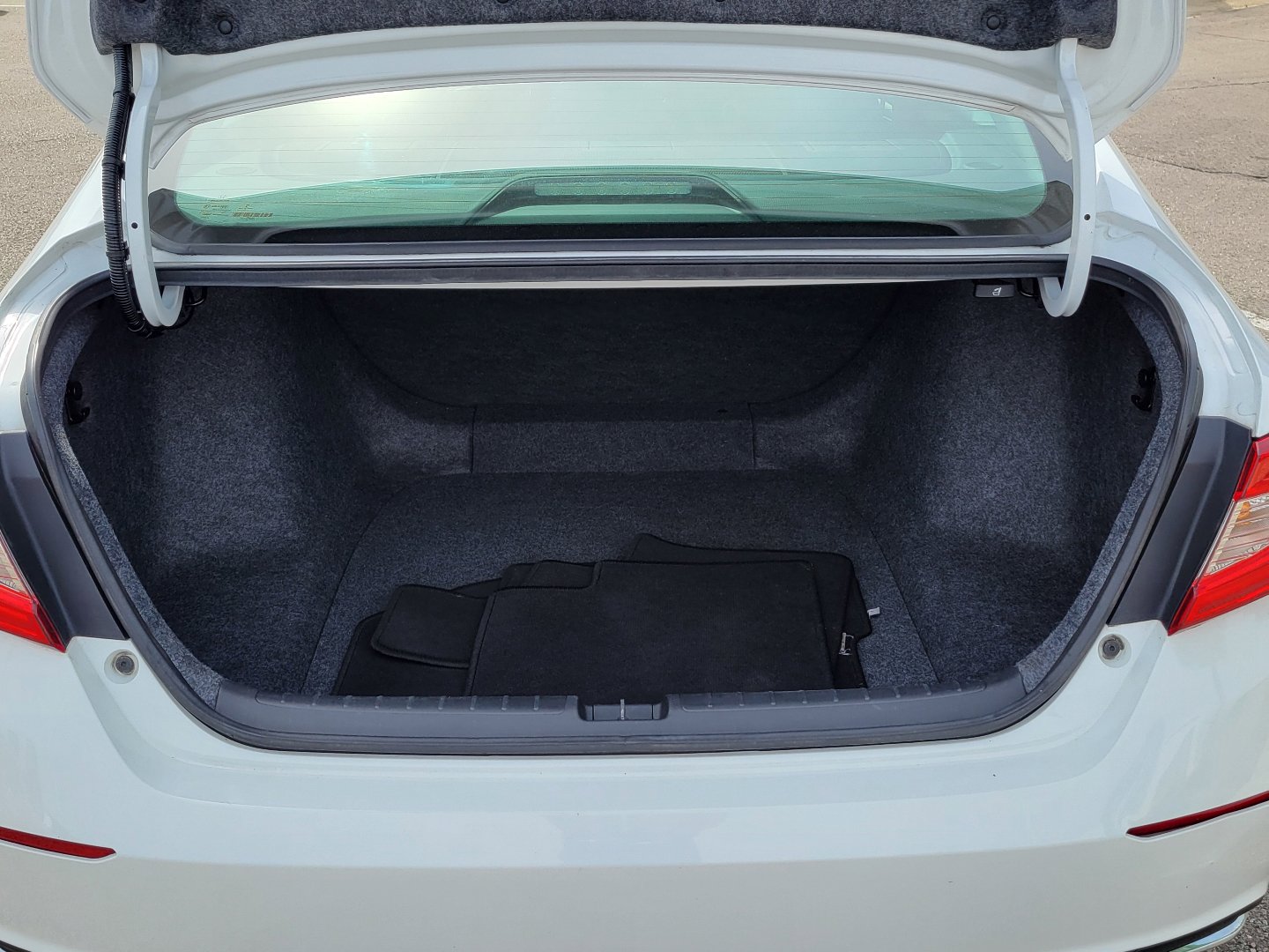 Certified 2018 Honda Accord LX image 8