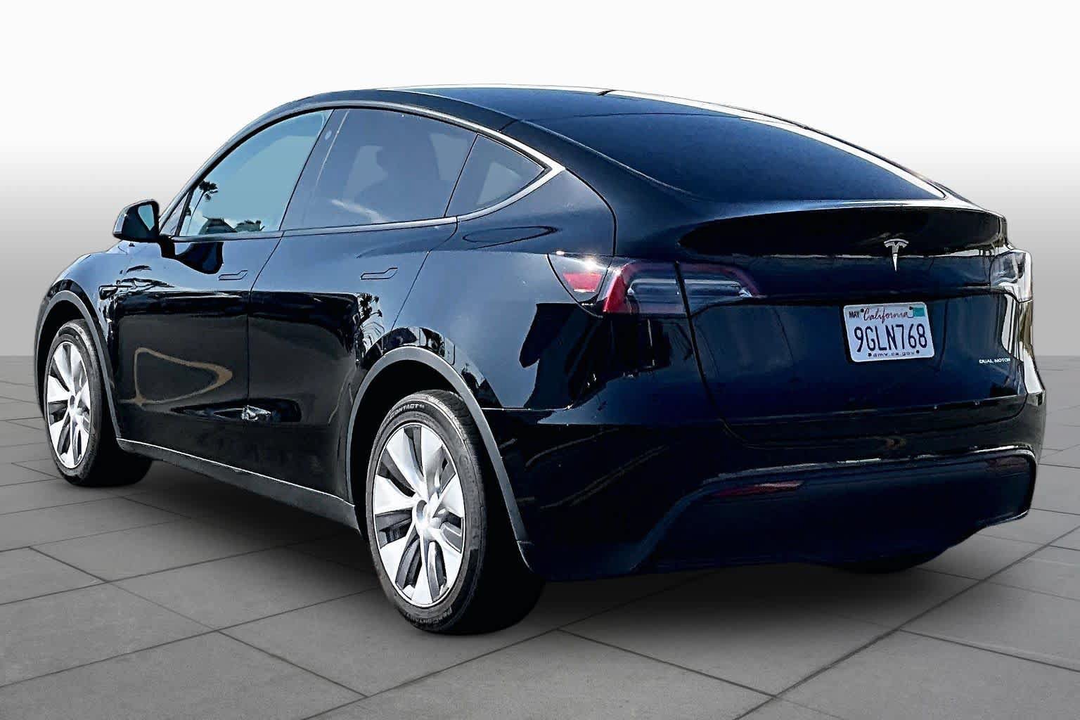 Used 2023 Tesla Model Y AWD image 11