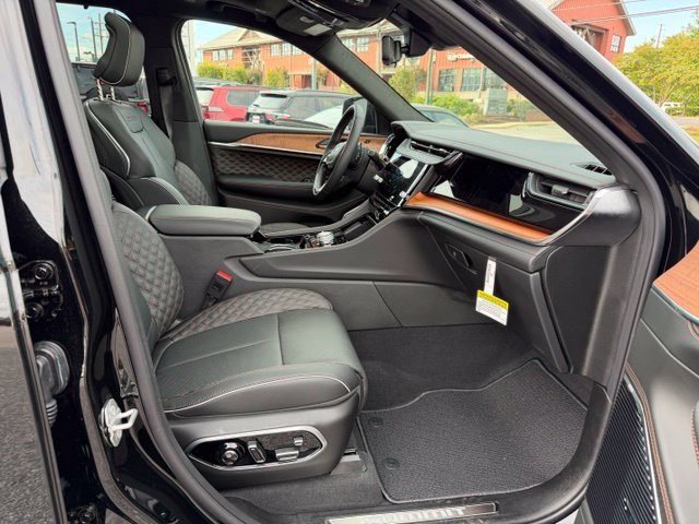 New 2027 Jeep Grand Cherokee Summit w/ Adv Protech Group IV AWD/4WD image 28