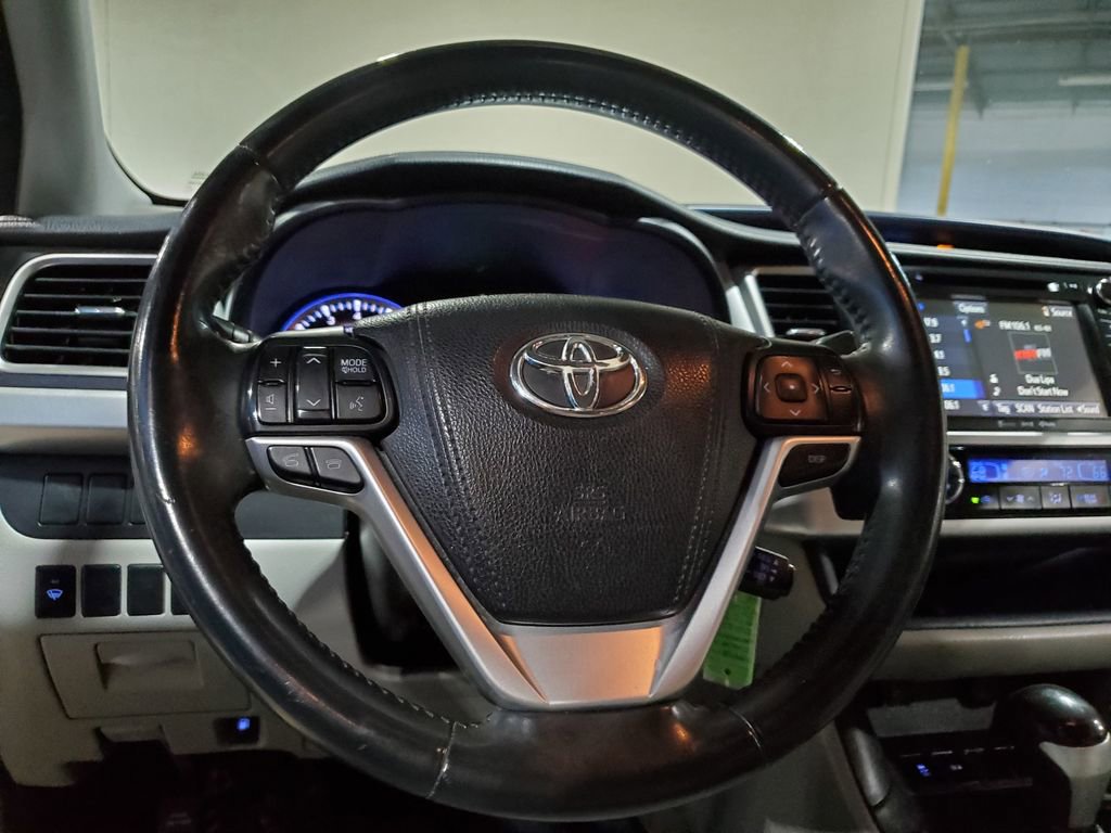 Used 2016 Toyota Highlander Plus FWD image 28