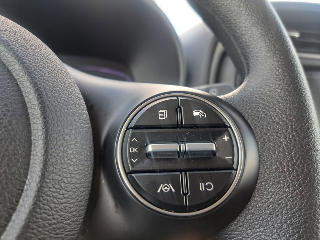Used 2025 Kia Soul LX w/ LX Technology Package image 13