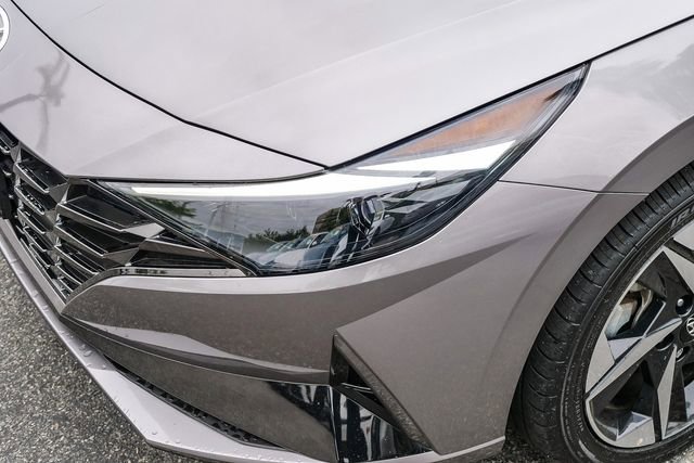 Certified 2023 Hyundai Elantra Limited FWD image 11
