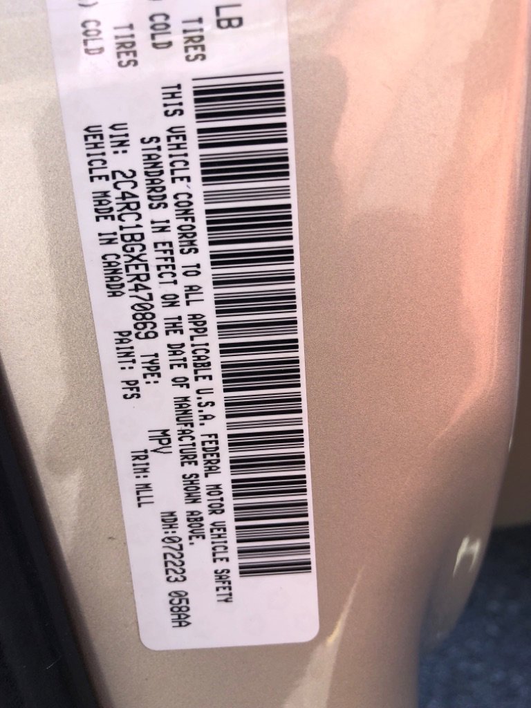 Used 2014 Chrysler Town & Country Touring FWD image 11